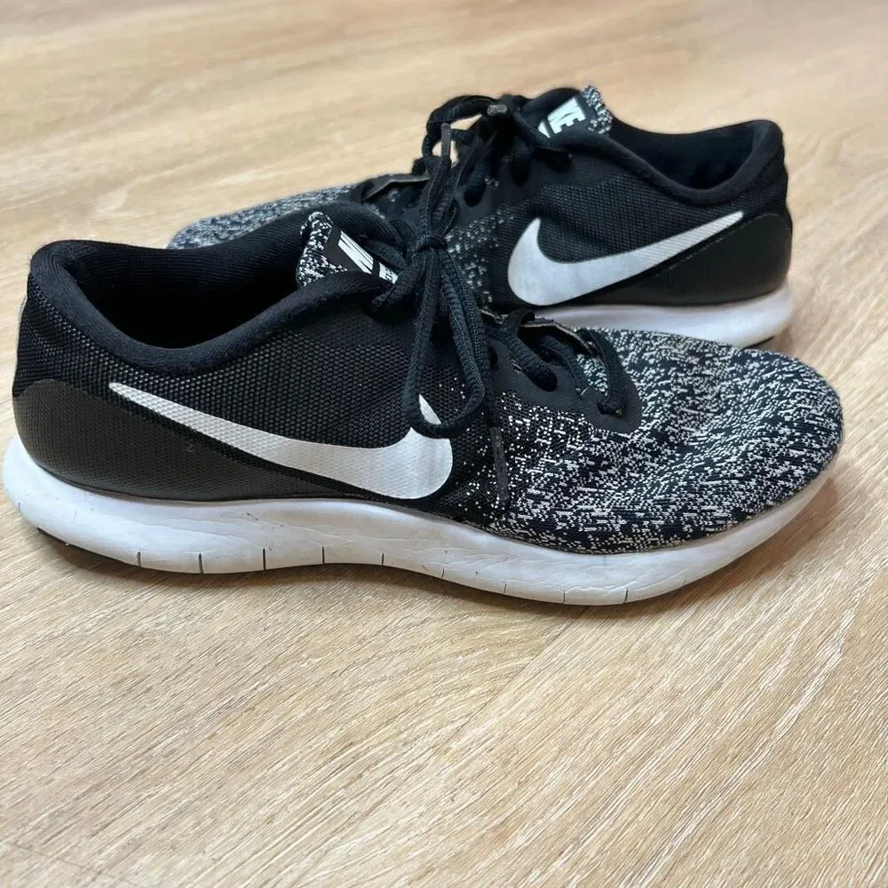 Nike, Flex Contact Running Sneakers Unisex Athletic Shoes Black White Women's 9